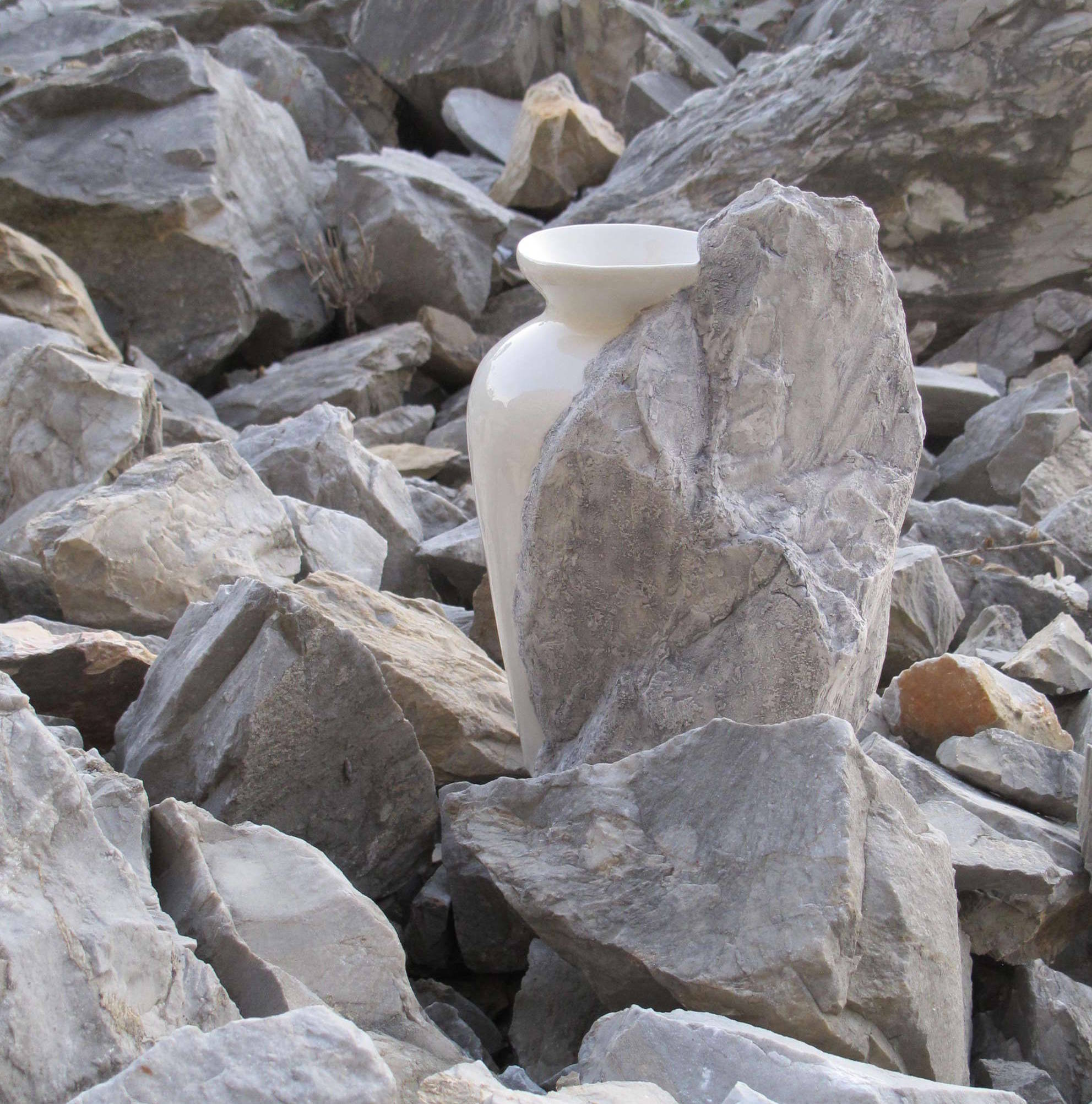 rock vase outdoor  quadrata